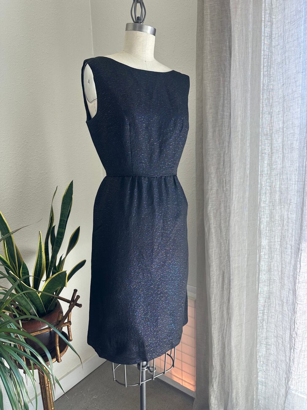 Women's M Dress Black Iridescent Sheath Dress Sleeveless Classic Cocktail